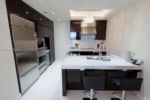 Condo in Bal Harbour, Florida, 2 bedrooms  № 1895758 - photo 11