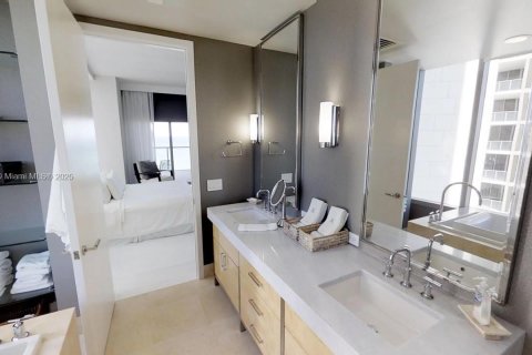 Condo in Bal Harbour, Florida, 2 bedrooms  № 1895758 - photo 9
