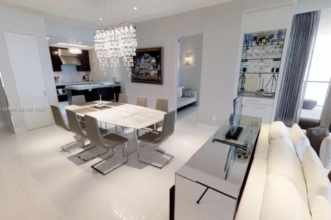 Condo in Bal Harbour, Florida, 2 bedrooms  № 1895758 - photo 5