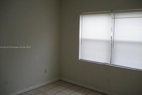 Copropriété à louer à Miami, Floride: 2 chambres, 69.68 m2 № 1809675 - photo 10
