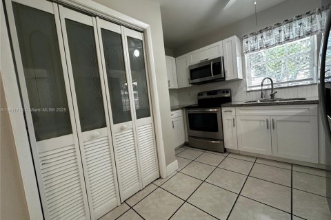 Propiedad comercial en venta en Cutler Bay, Florida, 207.92 m2 № 1809629 - foto 23