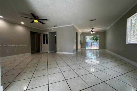 Propiedad comercial en venta en Cutler Bay, Florida, 207.92 m2 № 1809629 - foto 20