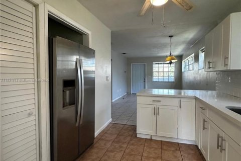 Propiedad comercial en venta en Cutler Bay, Florida, 207.92 m2 № 1809629 - foto 16
