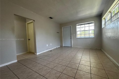 Propiedad comercial en venta en Cutler Bay, Florida, 207.92 m2 № 1809629 - foto 6