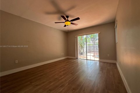Propiedad comercial en venta en Cutler Bay, Florida, 207.92 m2 № 1809629 - foto 27