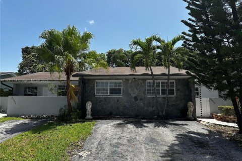 Propiedad comercial en venta en Cutler Bay, Florida, 207.92 m2 № 1809629 - foto 3