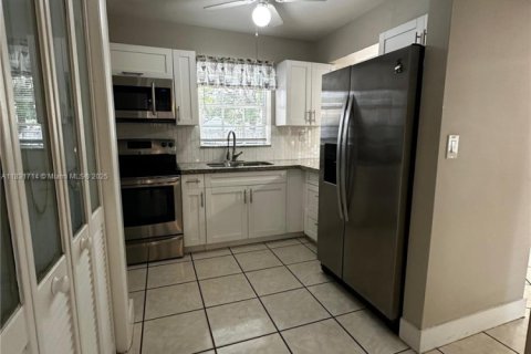 Propiedad comercial en venta en Cutler Bay, Florida, 207.92 m2 № 1809629 - foto 22