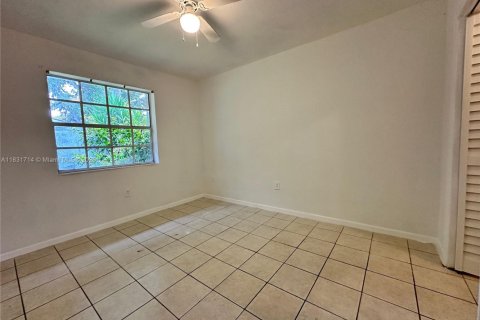 Propiedad comercial en venta en Cutler Bay, Florida, 207.92 m2 № 1809629 - foto 12