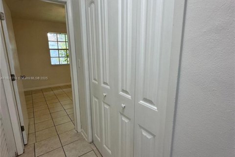 Propiedad comercial en venta en Cutler Bay, Florida, 207.92 m2 № 1809629 - foto 11