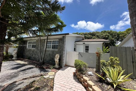 Propiedad comercial en venta en Cutler Bay, Florida, 207.92 m2 № 1809629 - foto 1