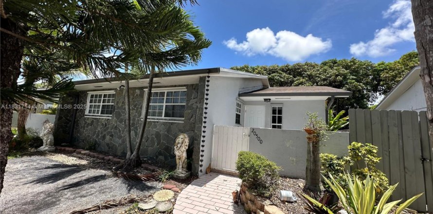 Propiedad comercial en Cutler Bay, Florida 207.92 m2 № 1809629