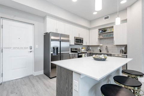 Apartamento en alquiler en Tamarac, Florida, 2 dormitorios № 1993035 - foto 1