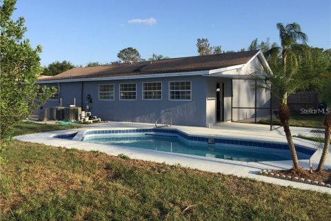 Propiedad comercial en venta en Kissimmee, Florida, 177.26 m2 № 1793214 - foto 3