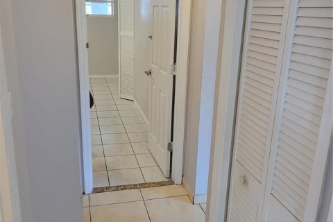 Propiedad comercial en venta en Kissimmee, Florida, 177.26 m2 № 1793214 - foto 25