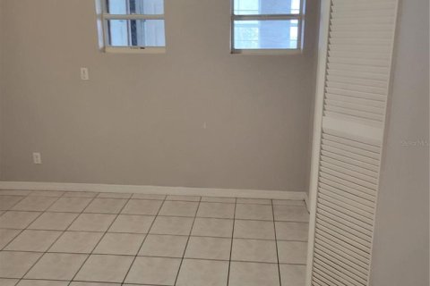 Propiedad comercial en venta en Kissimmee, Florida, 177.26 m2 № 1793214 - foto 28