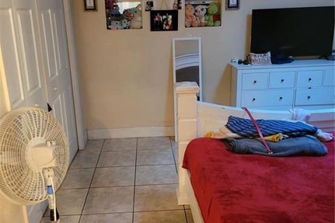 Propiedad comercial en venta en Kissimmee, Florida, 177.26 m2 № 1793214 - foto 16