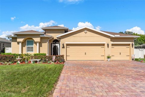 House in Howey-in-the-Hills, Florida 3 bedrooms, 219.16 sq.m. № 2200306