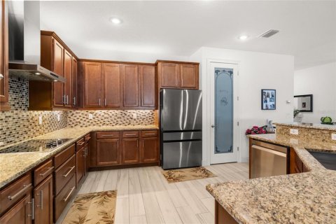 House in Howey-in-the-Hills, Florida 3 bedrooms, 219.16 sq.m. № 2200306 - photo 5