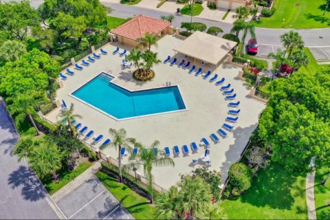 Townhouse in Palm Beach Gardens, Florida 2 bedrooms, 140.65 sq.m. № 839899 - photo 1