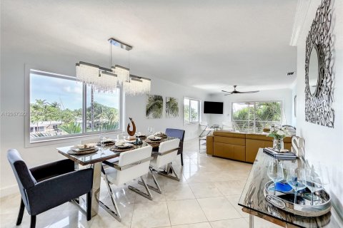 Condo in Fort Lauderdale, Florida, 2 bedrooms  № 2300395 - photo 4