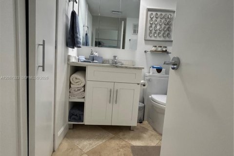 Condo in Fort Lauderdale, Florida, 2 bedrooms  № 2300395 - photo 19