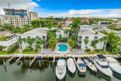 Condo in Fort Lauderdale, Florida, 2 bedrooms  № 2300395