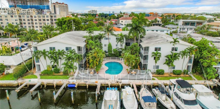 Condo in Fort Lauderdale, Florida, 2 bedrooms  № 2300395