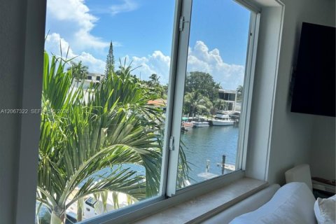 Condo in Fort Lauderdale, Florida, 2 bedrooms  № 2300395 - photo 9
