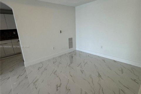 Copropriété à louer à Doral, Floride: 2 chambres, 103.59 m2 № 2046393 - photo 4