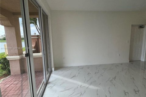 Copropriété à louer à Doral, Floride: 2 chambres, 103.59 m2 № 2046393 - photo 5