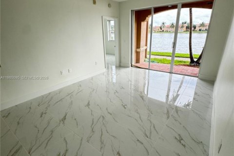 Copropriété à louer à Doral, Floride: 2 chambres, 103.59 m2 № 2046393 - photo 2