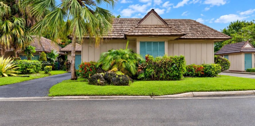 Casa en Coral Springs, Florida 2 dormitorios, 122.35 m2 № 2416130