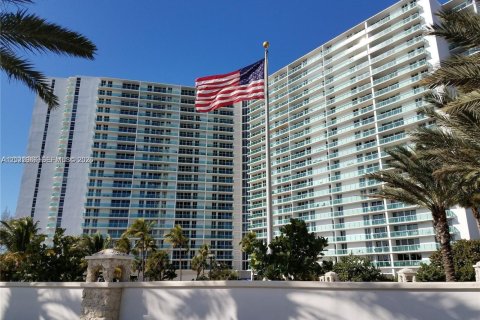 Condominio en Sunny Isles Beach, Florida, 2 dormitorios № 2153834