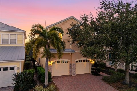 House in Four Corners, Florida 6 bedrooms, 320.61 sq.m. № 2200298