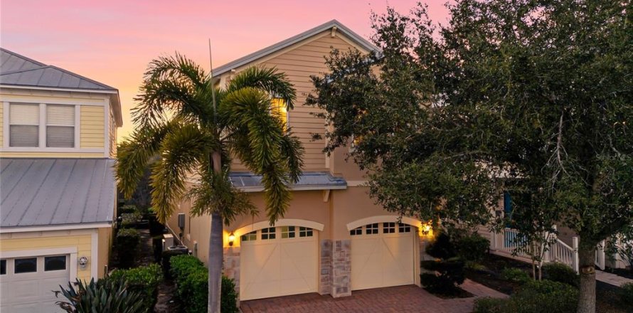 House in Four Corners, Florida 6 bedrooms, 320.61 sq.m. № 2200298