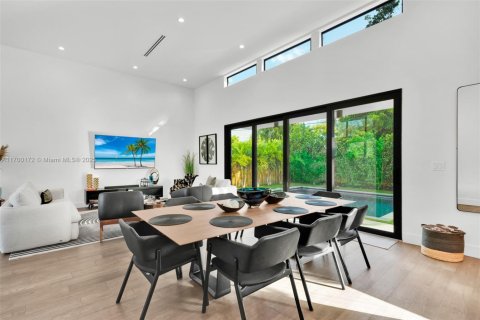 House in Miami, Florida 5 bedrooms, 193.61 sq.m. № 1864497 - photo 7
