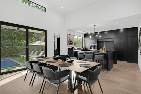 House in Miami, Florida 5 bedrooms, 193.61 sq.m. № 1864497 - photo 9