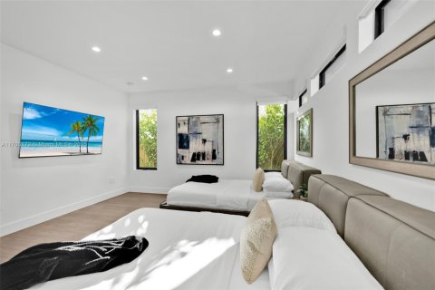 House in Miami, Florida 5 bedrooms, 193.61 sq.m. № 1864497 - photo 27