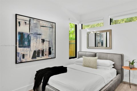 House in Miami, Florida 5 bedrooms, 193.61 sq.m. № 1864497 - photo 25