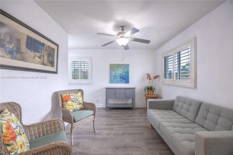 Купить виллу или дом в Помпано-Бич, Флорида 5 спален, 244.98м2, № 1956320 - фото 24