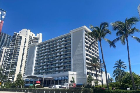 Studio à Condo à Sunny Isles Beach, Floride  № 2016295