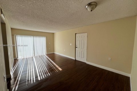 Copropriété à vendre à West Palm Beach, Floride: 2 chambres, 65.77 m2 № 1955211 - photo 1