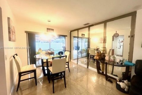 Снять в аренду виллу или дом в Санрайз, Флорида 3 спальни, 140.28м2, № 1989399 - фото 9