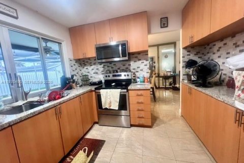 Снять в аренду виллу или дом в Санрайз, Флорида 3 спальни, 140.28м2, № 1989399 - фото 5