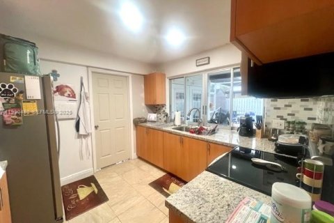 Снять в аренду виллу или дом в Санрайз, Флорида 3 спальни, 140.28м2, № 1989399 - фото 6