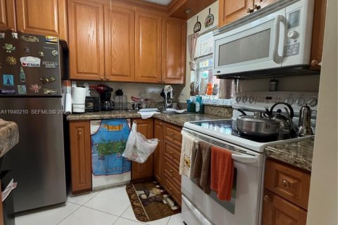 Купить кондоминиум в Санрайз, Флорида 1 спальня, 57.6м2, № 2152690 - фото 3