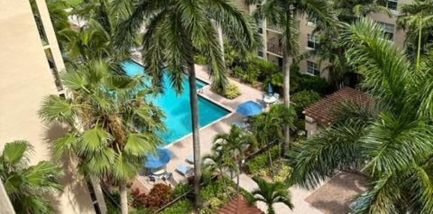 Condominio en West Palm Beach, Florida, 2 dormitorios № 1097650
