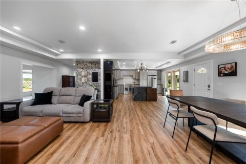 House in Winter Garden, Florida 4 bedrooms, 167.6 sq.m. № 2127700 - photo 5