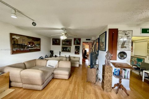 Condominio en venta en Deerfield Beach, Florida, 2 dormitorios, 76.18 m2 № 2002011 - foto 10