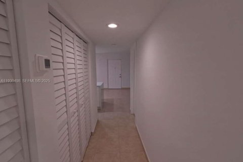 Купить кондоминиум в Хайалиа, Флорида 2 спальни, 102.75м2, № 1989797 - фото 18